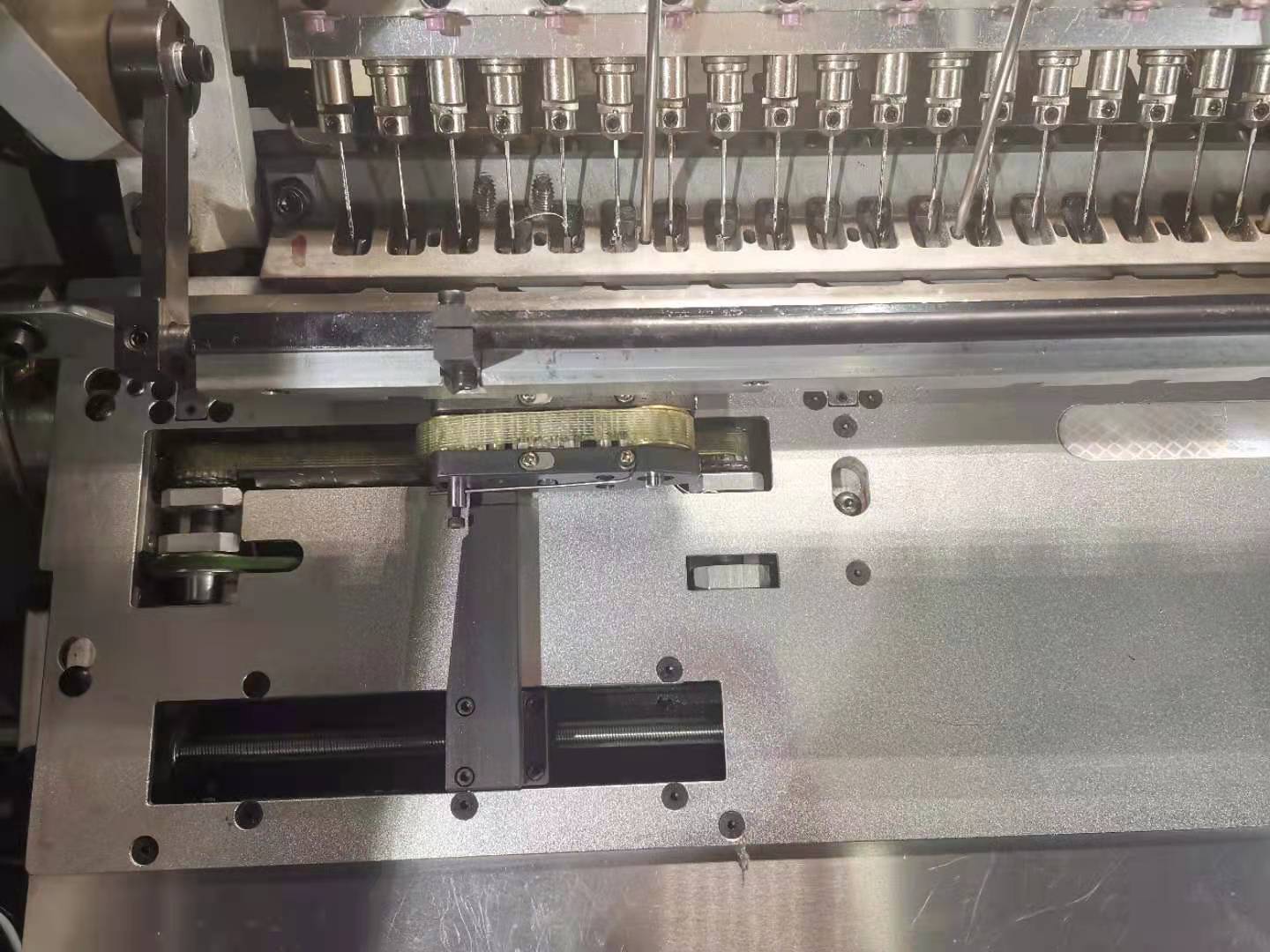 Máquina de recolección y costura de plegado de papel para hacer cuadernos