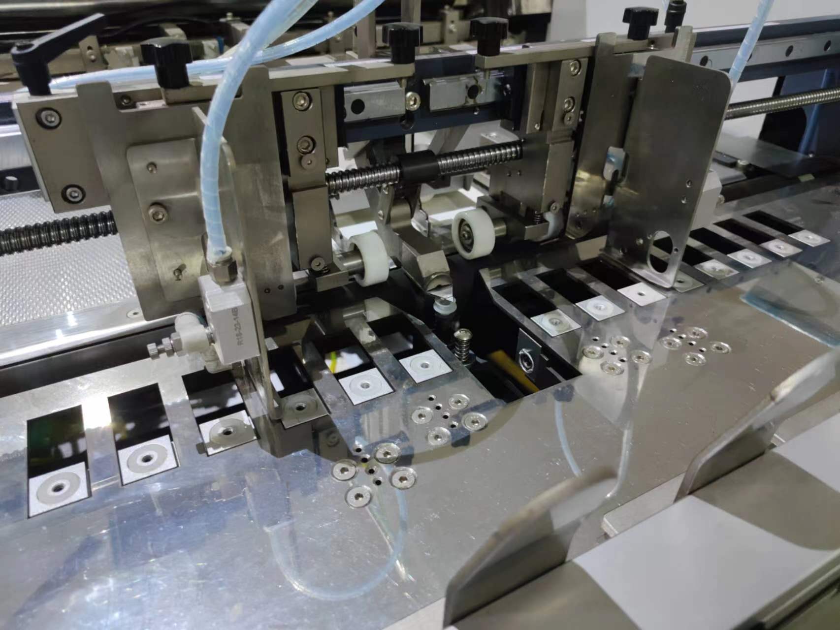Máquina automática de tapa dura que crea una máquina inteligente fabricación de carcasas